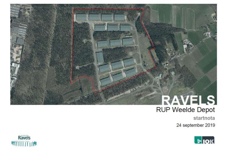 Luchtfoto van loodsen te Ravels voor RUP