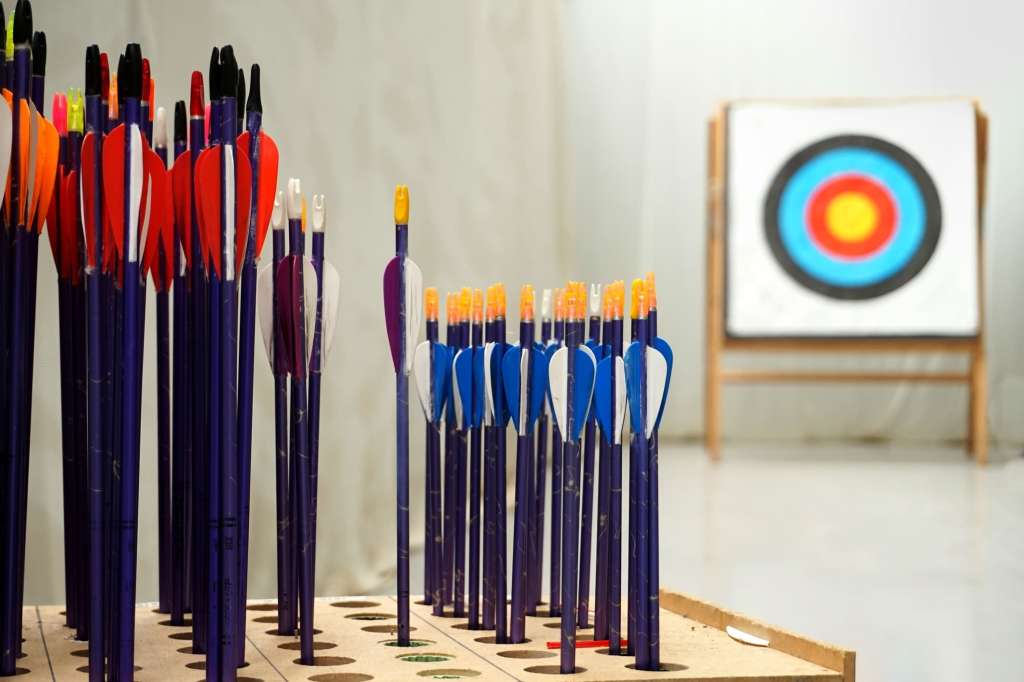 box of arrow shafts and target